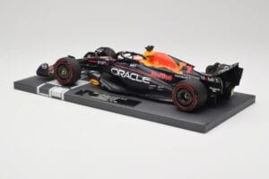 Red Bull RB19 Oracle #1 M. Verstappen British GP 2023 Winner Minichamps 1:18 113231101 Resina - imagen 5 de 7