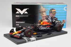 Red Bull RB19 Oracle #1 M. Verstappen British GP 2023 Winner Minichamps 1:18 113231101 Resina - imagen 7 de 7
