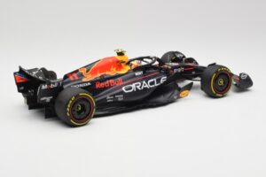 Red Bull RB19 #11 S. Perez Italian GP 2nd 2023 Minichamps 1:18 110231511 Metal - imagen 5 de 6