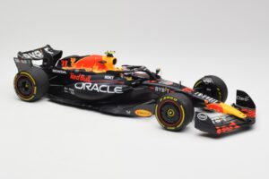 Red Bull RB19 #11 S. Perez Italian GP 2nd 2023 Minichamps 1:18 110231511 Metal - imagen 6 de 6