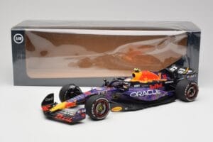 Red Bull RB19 #11 S. Perez Las Vegas GP 3rd 2023 Minichamps 1:18 110232211 Metal - imagen 6 de 6
