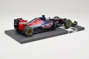 Scuderia Toro Rosso STR10 Renault #33 M. Verstappen Australian GP 2015 Minichamps 1:18 117150033 Resina - imagen 3 de 7