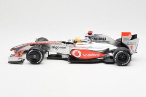 McLaren MP4-24 #1 L. Hamilton 2009 Dealer Edition Minichamps 1:18 503091801 Metal - imagen 3 de 6