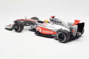 McLaren MP4-24 #1 L. Hamilton 2009 Dealer Edition Minichamps 1:18 503091801 Metal - imagen 5 de 6