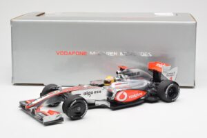 McLaren MP4-24 #1 L. Hamilton 2009 Dealer Edition Minichamps 1:18 503091801 Metal - imagen 6 de 6