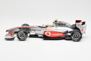Vodafone McLaren Mercedes MP4-25 #3 L. Hamilton F1 Showcar 2010 Minichamps 1:18 530101872 Metal - imagen 3 de 6