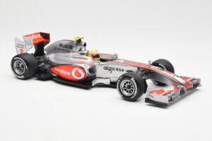 Vodafone McLaren Mercedes MP4-25 #3 L. Hamilton F1 Showcar 2010 Minichamps 1:18 530101872 Metal - imagen 4 de 6