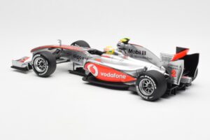 Vodafone McLaren Mercedes MP4-25 #3 L. Hamilton F1 Showcar 2010 Minichamps 1:18 530101872 Metal - imagen 5 de 6