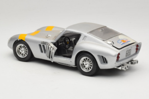 Ferrari 250 GTO #172 Tour de France 1964 Bburago 1:18 7011 Metal - imagen 5 de 8