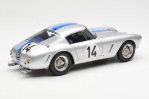 Ferrari 250 GT SWB #14 P. Noblet / J. Guichet Team Noblet 3rd Place 24 Hours of Le Mans 1961 CMC 1:18 M-079 Metal - imagen 2 de 6