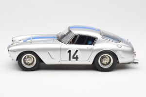 Ferrari 250 GT SWB #14 P. Noblet / J. Guichet Team Noblet 3rd Place 24 Hours of Le Mans 1961 CMC 1:18 M-079 Metal - imagen 3 de 6