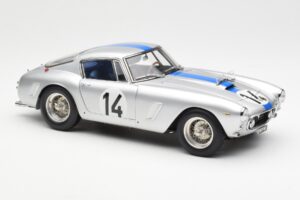 Ferrari 250 GT SWB #14 P. Noblet / J. Guichet Team Noblet 3rd Place 24 Hours of Le Mans 1961 CMC 1:18 M-079 Metal - imagen 4 de 6