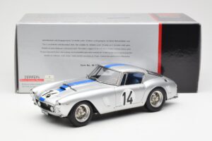 Ferrari 250 GT SWB #14 P. Noblet / J. Guichet Team Noblet 3rd Place 24 Hours of Le Mans 1961 CMC 1:18 M-079 Metal - imagen 6 de 6