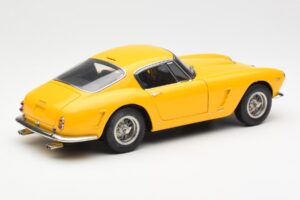 Ferrari 250 GT SWB Amarillo CMC 1:18 M-054 Metal - imagen 2 de 6