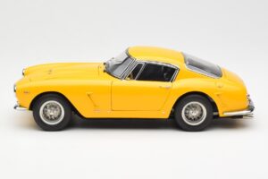 Ferrari 250 GT SWB Amarillo CMC 1:18 M-054 Metal - imagen 3 de 6