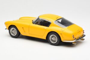 Ferrari 250 GT SWB Amarillo CMC 1:18 M-054 Metal - imagen 5 de 6