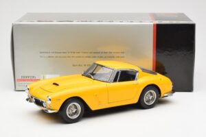 Ferrari 250 GT SWB Amarillo CMC 1:18 M-054 Metal - imagen 6 de 6