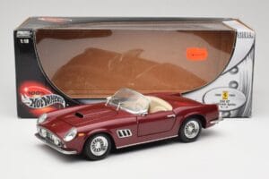 Ferrari 250 GT California Spider LWB Rojo Granate Hot Wheels 1:18 25727 Metal - imagen 8 de 8