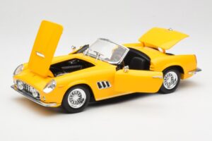 Ferrari 250 GT California Spider Amarillo Hot Wheels 1:18 23905 Metal - imagen 2 de 8