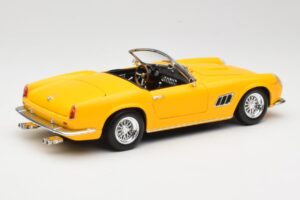 Ferrari 250 GT California Spider Amarillo Hot Wheels 1:18 23905 Metal - imagen 3 de 8