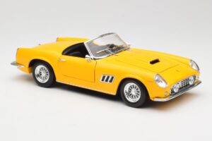 Ferrari 250 GT California Spider Amarillo Hot Wheels 1:18 23905 Metal - imagen 6 de 8