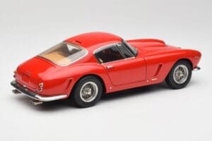 Ferrari 250 GT SWB Rojo CMC 1:18 M-046 Metal - imagen 2 de 6