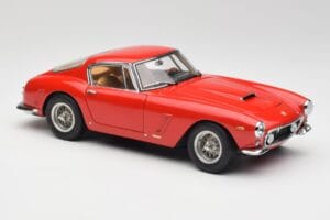 Ferrari 250 GT SWB Rojo CMC 1:18 M-046 Metal - imagen 4 de 6
