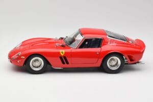 Ferrari 250 GTO London Show Rojo CMC 1:18 M-256 Metal - imagen 3 de 6