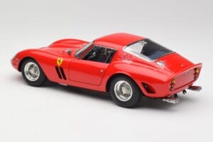 Ferrari 250 GTO London Show Rojo CMC 1:18 M-256 Metal - imagen 5 de 6
