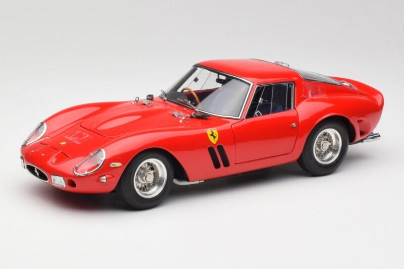 Ferrari 250 GTO London Show Rojo CMC 1:18 M-256 Metal
