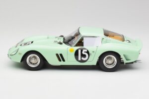 Ferrari 250 GTO #15 S. Moss / G. Hill Goodwood 1962 CMC 1:18 M-247 Metal - imagen 3 de 6
