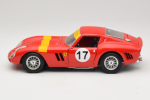 Ferrari 250 GTO #17 Bburago Sammlerborse Rojo Bburago 1:18 3007-P1 Metal - imagen 4 de 8