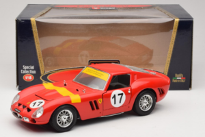 Ferrari 250 GTO #17 Bburago Sammlerborse Rojo Bburago 1:18 3007-P1 Metal - imagen 8 de 8