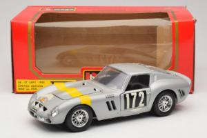 Ferrari 250 GTO #172 L. Bianchi / G. Berger Tour de France 1962 Plata Edición Limitada Bburago 1:18 3011-S1 Metal - imagen 8 de 8