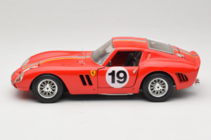 Ferrari 250 GTO #19 Rojo Franjas 1962 Bburago 1:18 3011-P3 Metal - imagen 4 de 8