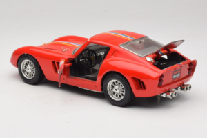 Ferrari 250 GTO #19 Rojo Franjas 1962 Bburago 1:18 3011-P3 Metal - imagen 5 de 8