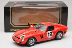 Ferrari 250 GTO #19 Rojo Franjas 1962 Bburago 1:18 3011-P3 Metal - imagen 8 de 8
