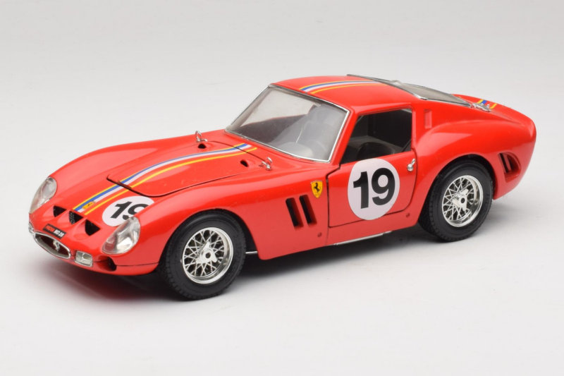 Ferrari 250 GTO #19 Rojo Franjas 1962 Bburago 1:18 3011-P3 Metal
