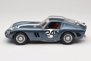 Ferrari 250 GTO #24 Azul Franja Blanca 1962 Bburago 1:18 3011-B2 Metal - imagen 4 de 8