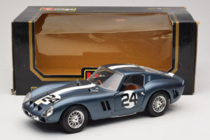 Ferrari 250 GTO #24 Azul Franja Blanca 1962 Bburago 1:18 3011-B2 Metal - imagen 8 de 8