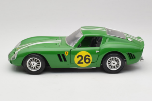 Ferrari 250 GTO #26 Verde Franjas Blancas 1962 Bburago 1:18 3011-G3 Metal - imagen 4 de 8