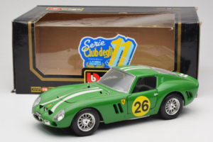 Ferrari 250 GTO #26 Verde Franjas Blancas 1962 Bburago 1:18 3011-G3 Metal - imagen 8 de 8
