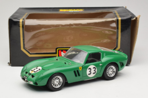 Ferrari 250 GTO #33 Verde Bburago 1:18 3011-G1 Metal - imagen 8 de 8