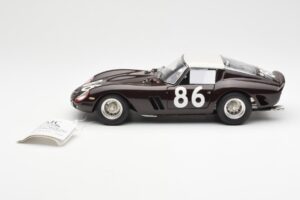 Ferrari 250 GTO #86 Targa Florio 1962 CMC 1:18 M-156 Metal - imagen 3 de 6