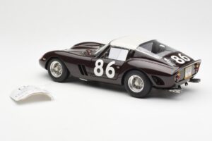 Ferrari 250 GTO #86 Targa Florio 1962 CMC 1:18 M-156 Metal - imagen 5 de 6