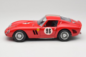 Ferrari 250 GTO #96 Rojo 1962 Bburago 1:18 3011-N1 Metal - imagen 4 de 8
