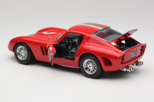 Ferrari 250 GTO #96 Rojo 1962 Bburago 1:18 3011-N1 Metal - imagen 5 de 8