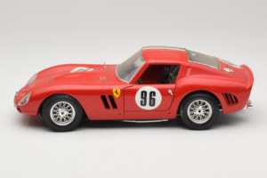 Ferrari 250 GTO #96 Rojo Bandera Italiana 1962 Bburago 1:18 3011-P2 Metal - imagen 4 de 8