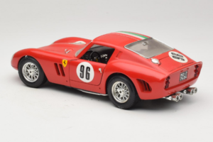 Ferrari 250 GTO #96 Rojo Bandera Italiana 1962 Bburago 1:18 3011-P2 Metal - imagen 7 de 8