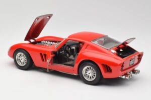 Ferrari 250 GTO Rojo Bburago 1:18 3011 Metal - imagen 5 de 8